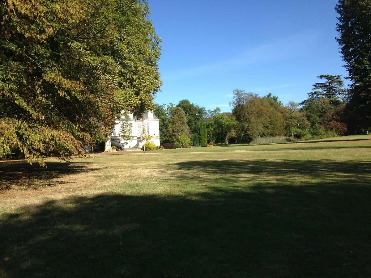 Chateau Du Val Larbont La Bastide-de-Serou Bed & Breakfast