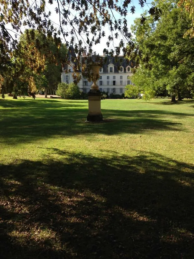 Chateau Du Val Larbont La Bastide-de-Serou Bed & Breakfast